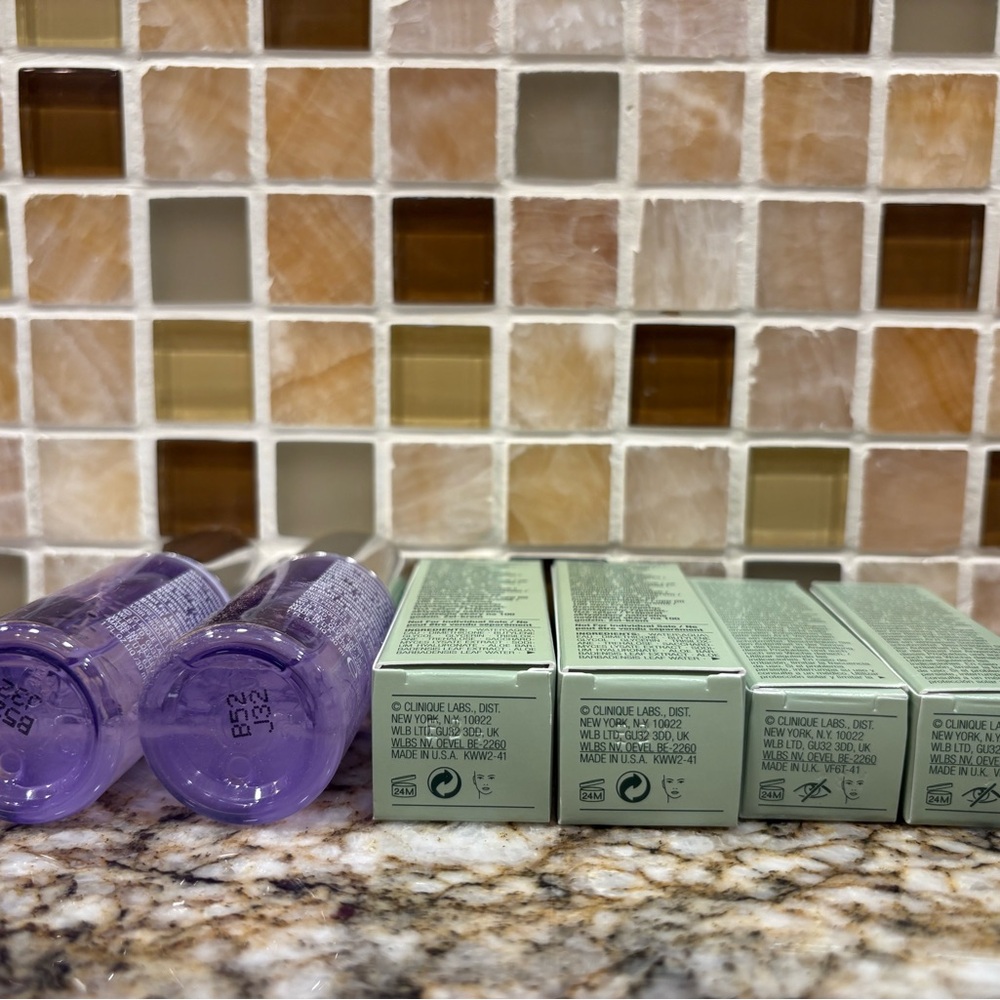 Clinique Take the Day Off & Moisture Surge Travel Bundle - Picture 3 of 3
